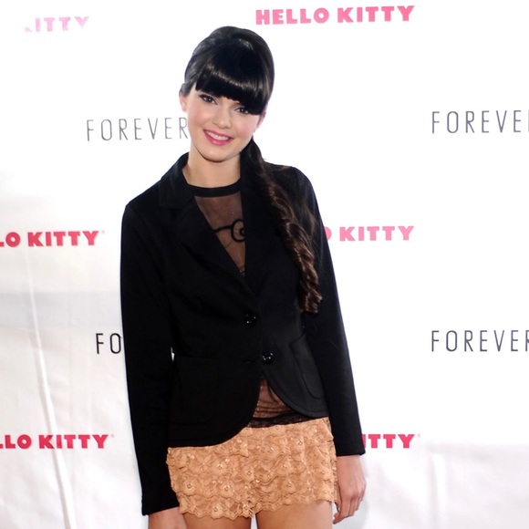 Forever 21 Blazer with faux leather Hello Kitty, as modeled by Kendall Jenner - Picture 1 of 7